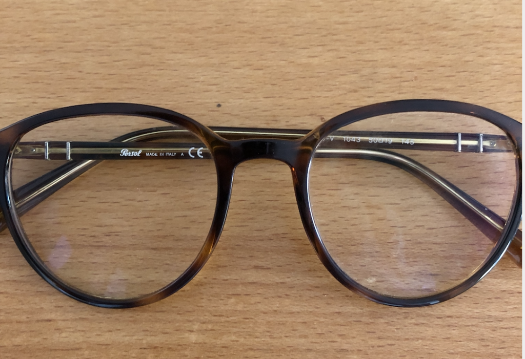 Brille mit einem Blaulichtfilter ohne Sehstärke